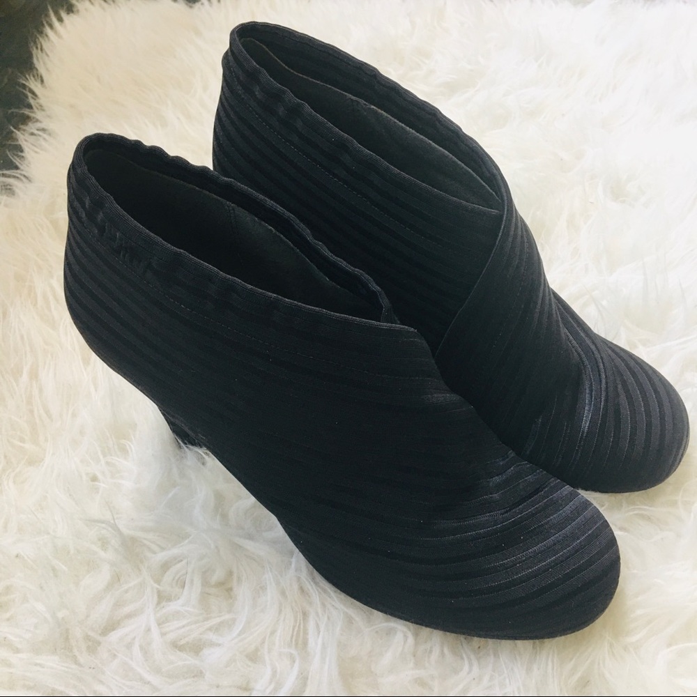United Nude Sz 41 EU 10.5 US Black Fold Heels